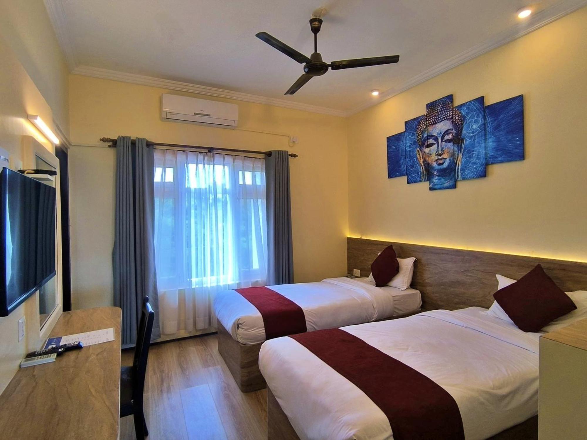 Hotel Peaceland Lumbini Extérieur photo