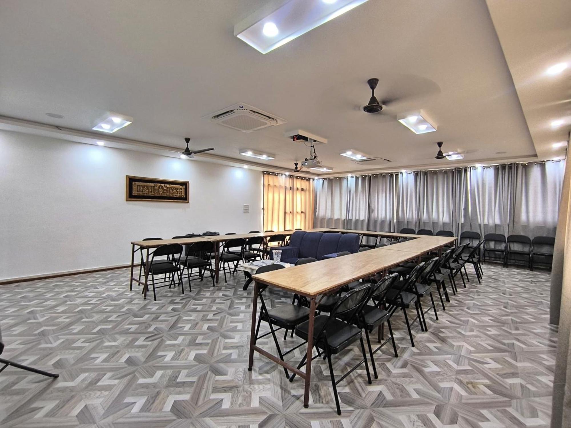 Hotel Peaceland Lumbini Extérieur photo