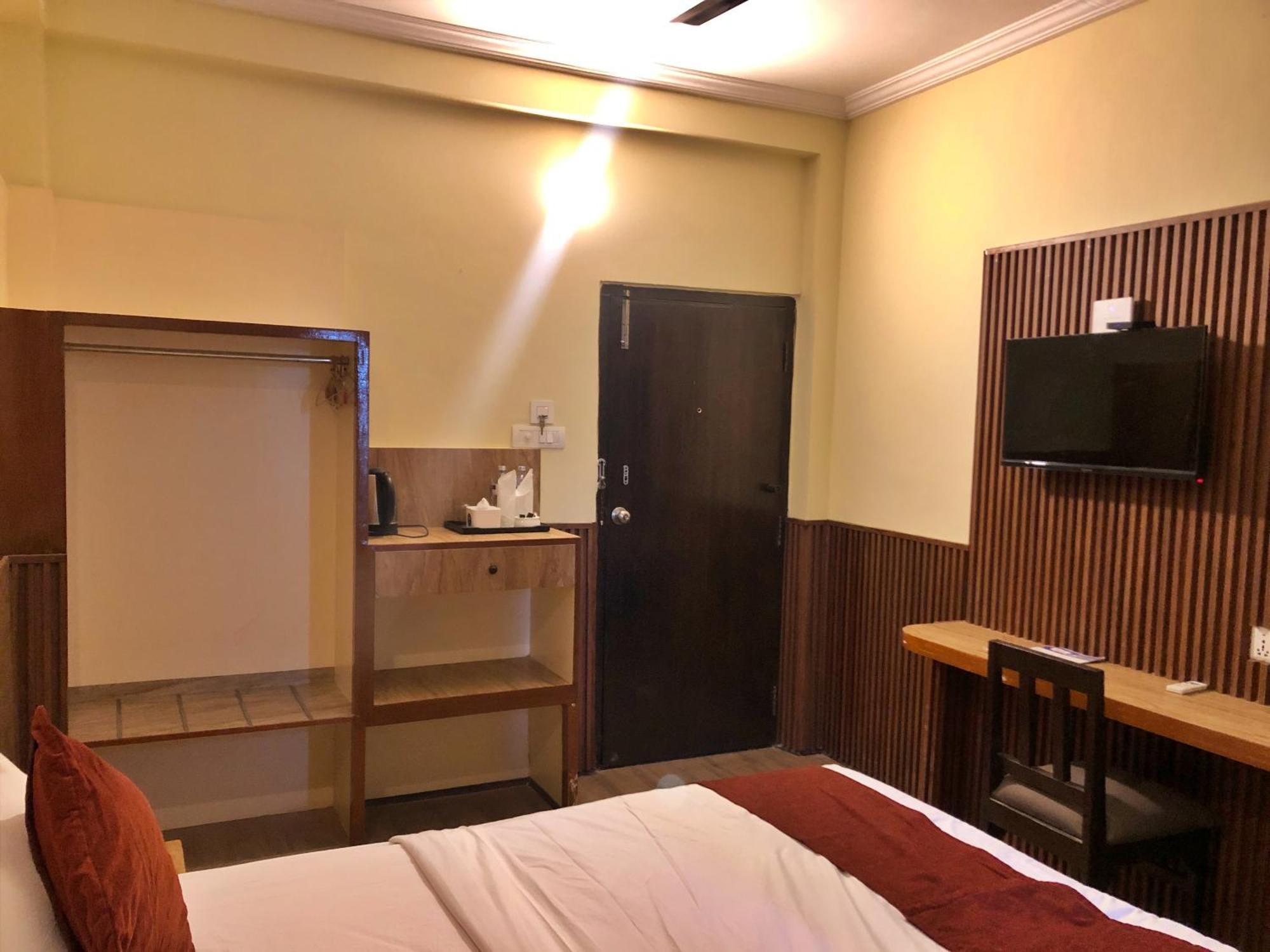 Hotel Peaceland Lumbini Extérieur photo
